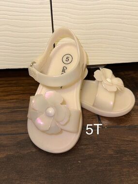 Cat & Jack Cream Floral Jelly Sandals with Flower Accent